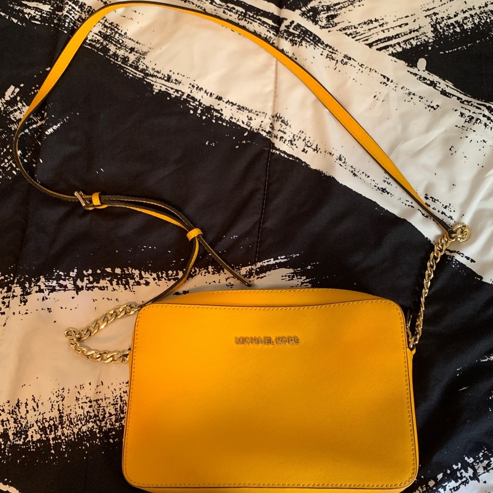 Michael Kors Jet Set Large Saffiano Crossbody